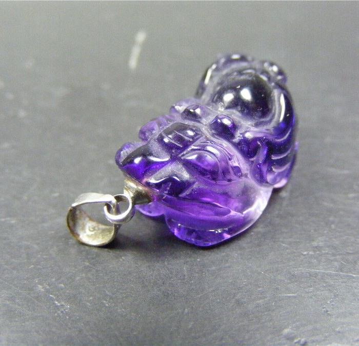 出口创汇期老天然紫色水晶圆雕带银扣貔貅大坠