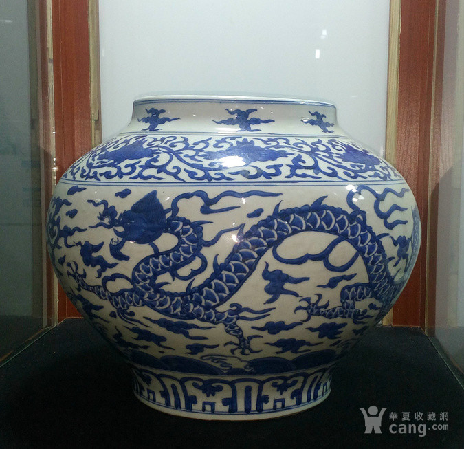 明万历青花龙纹大罐