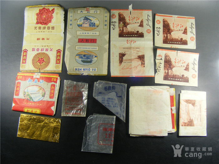 一起收来的 几十年的老烟壳纸一堆(特色收藏)