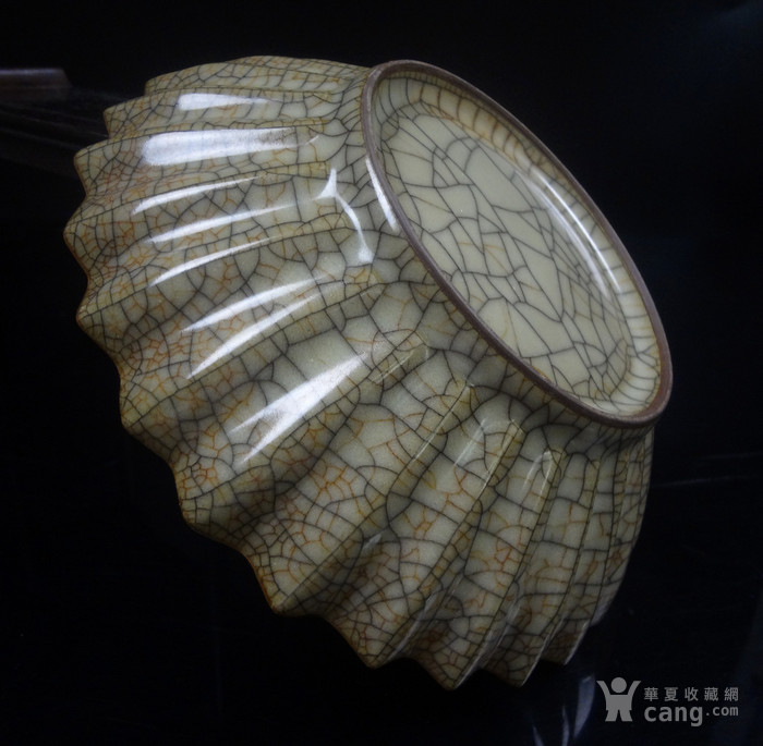 宋哥窑菊瓣纹盘