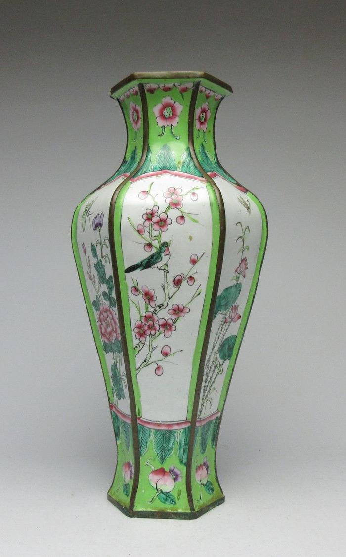 CK263铜胎珐琅彩花卉纹六角瓶