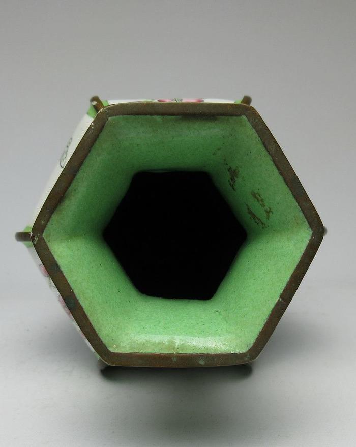 CK263铜胎珐琅彩花卉纹六角瓶