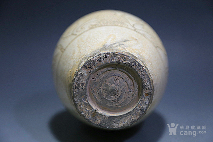 登封窑珍珠地刻花盘口瓶