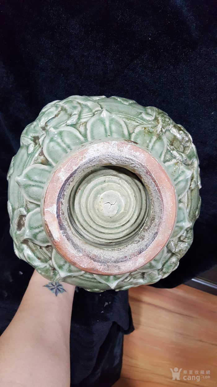 元代龙泉窑莲花罐