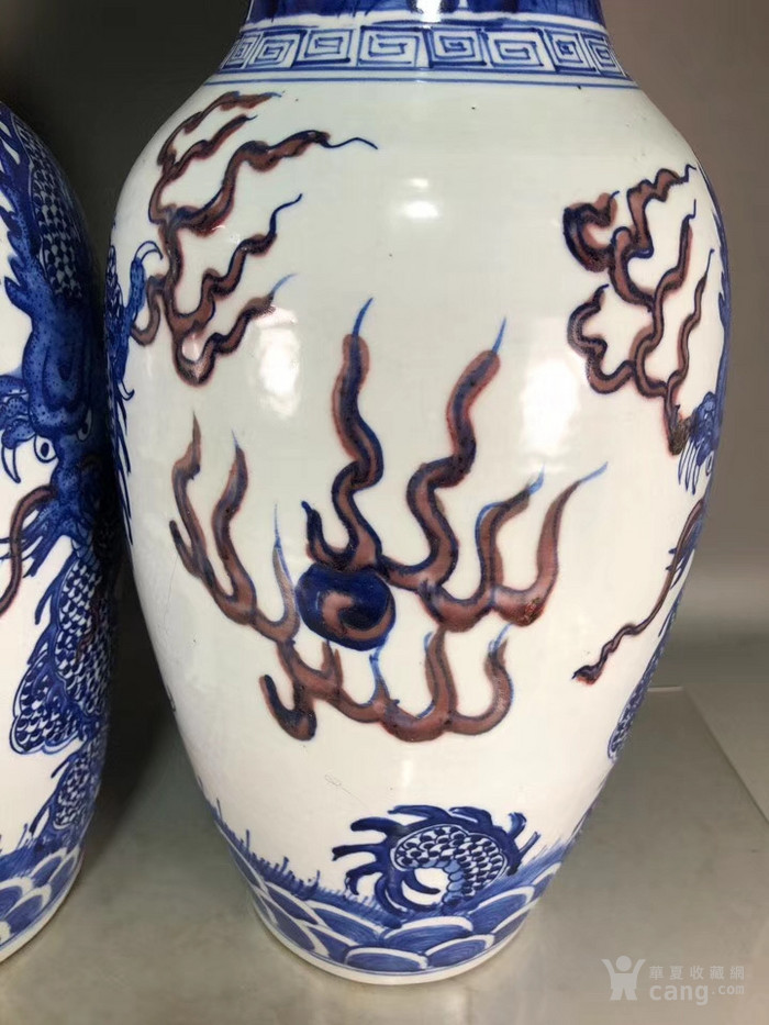康熙款青花釉里红龙纹对瓶
