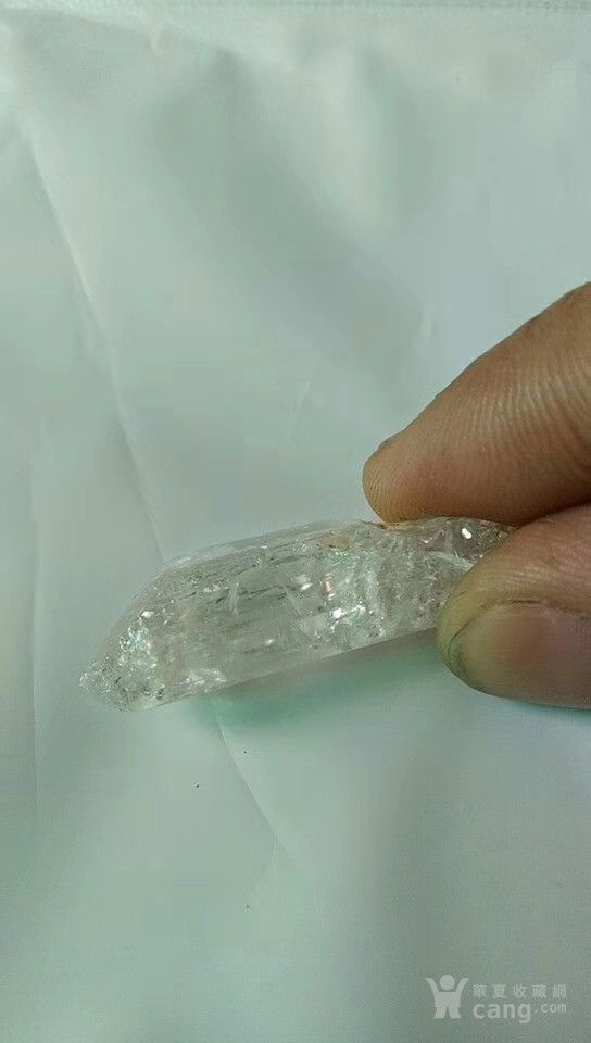 描述:                  水晶(rock crystal)是稀有矿物,宝石的一种