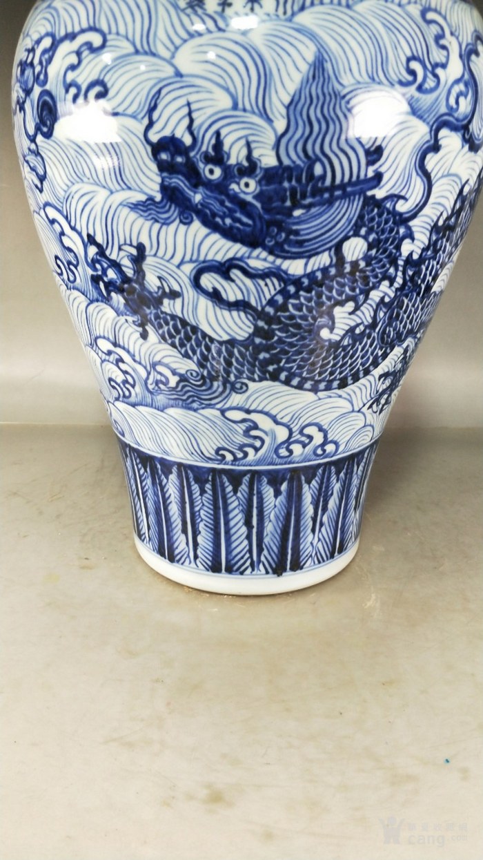 明代青花龙纹梅瓶