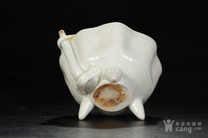 湖田窑荷叶型三足水滴