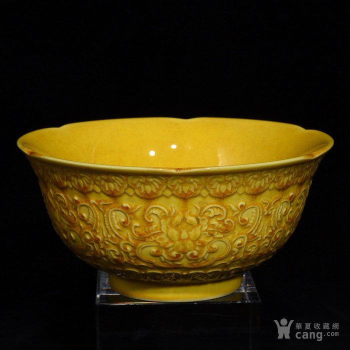 华夏古玩城 瓷器 其它 > 雍正黄釉雕刻花卉纹花口碗