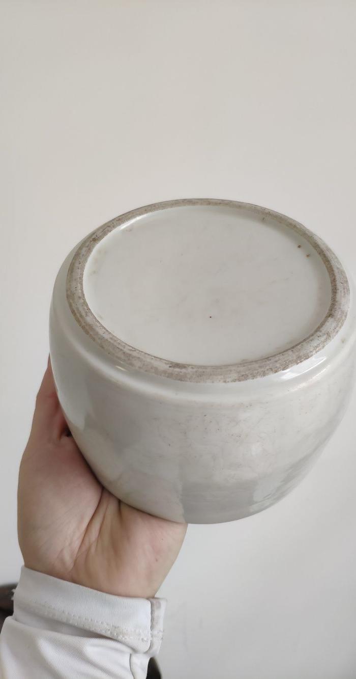 瓷器暗刻白釉盖罐