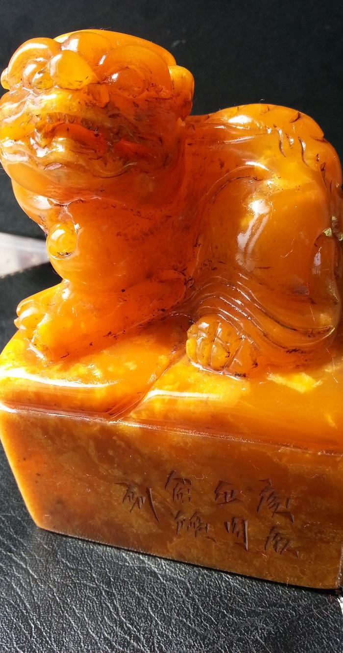 清,吴仓硕作/田黄(黄金黄)冻石/狮钮/印章:1216克