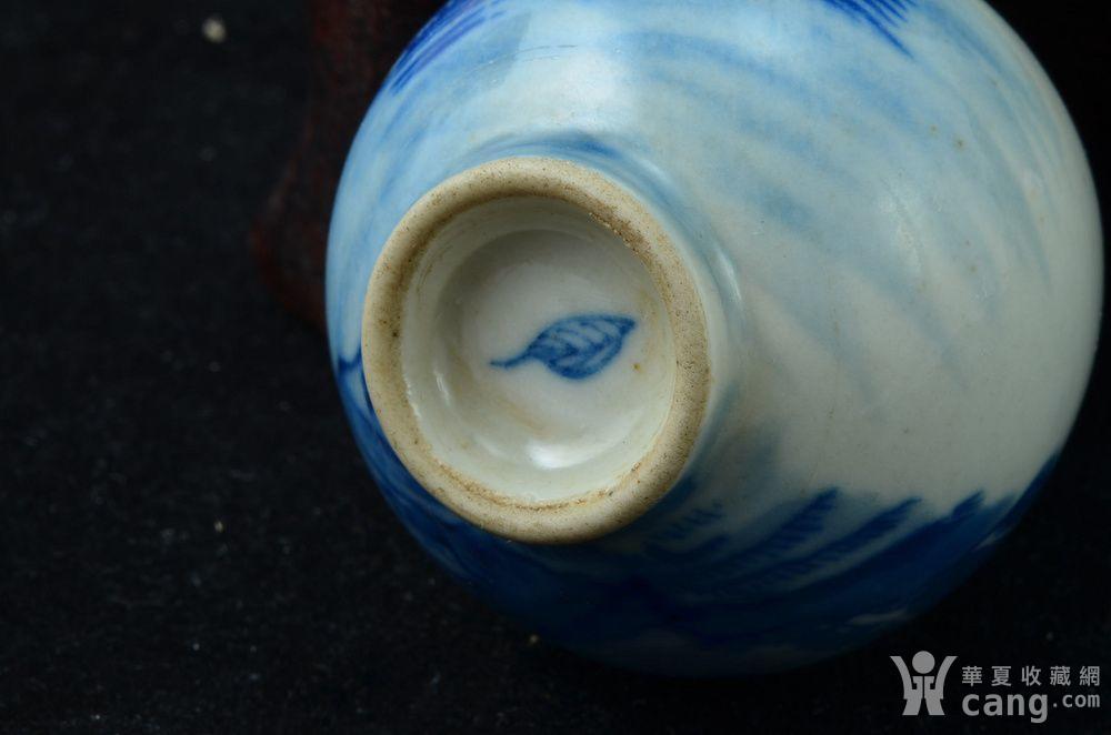 清代康熙树叶款青花山水通景鼻烟壶