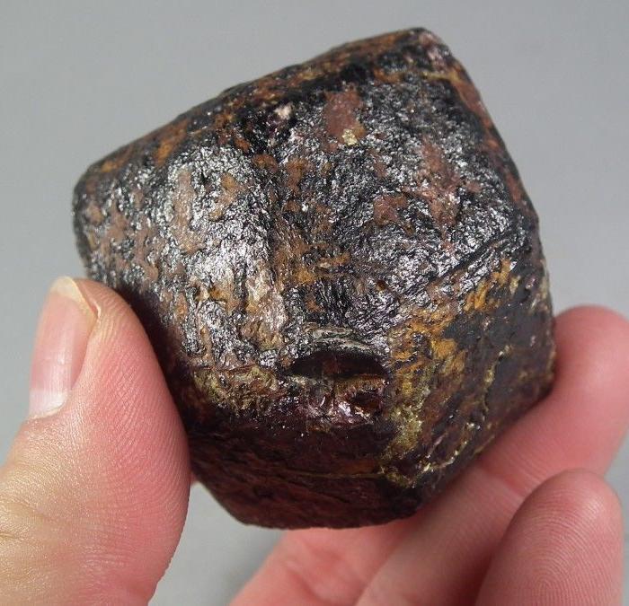 明代老红宝石晶体多棱大镇子