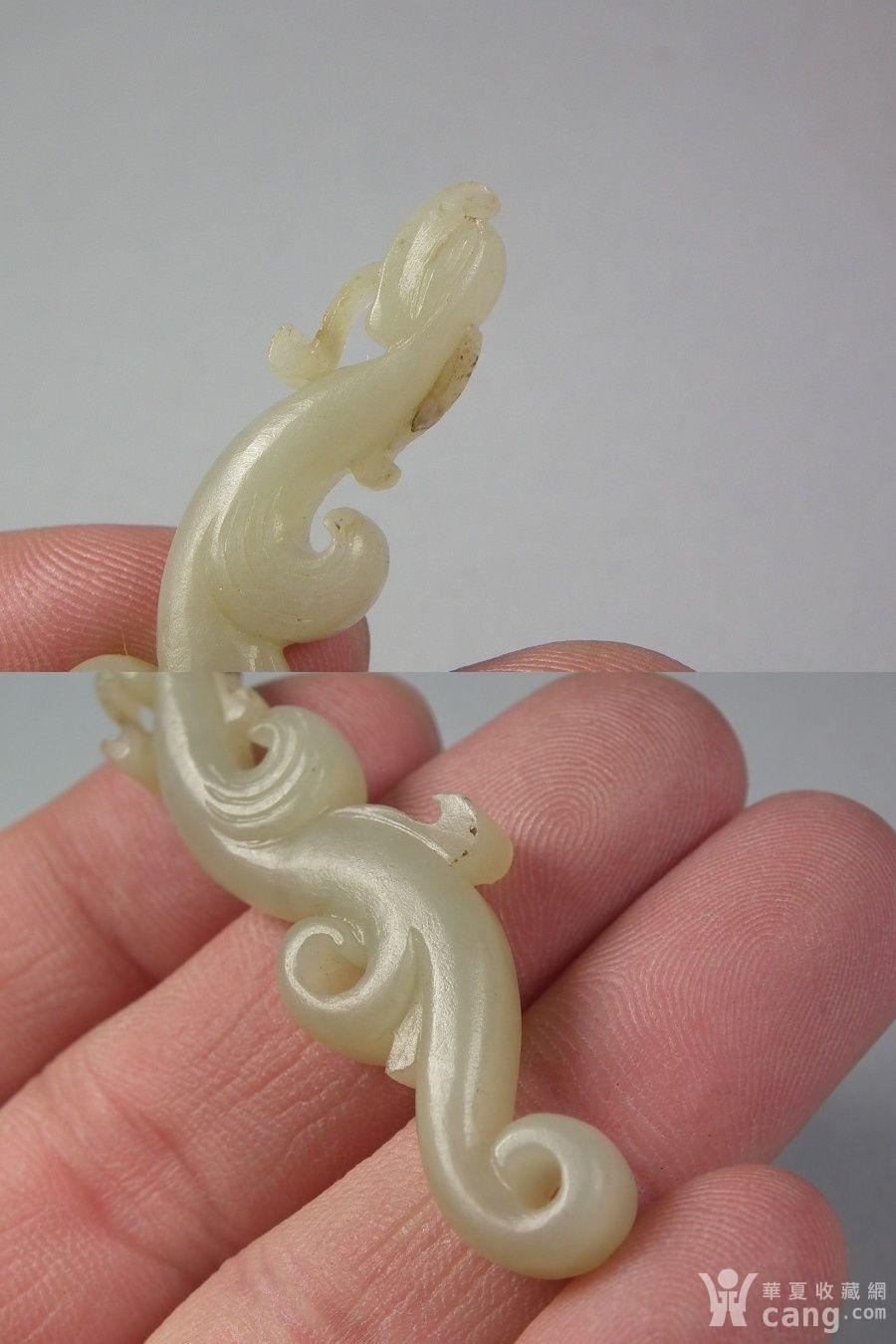 明代和田白玉带沁小玉龙