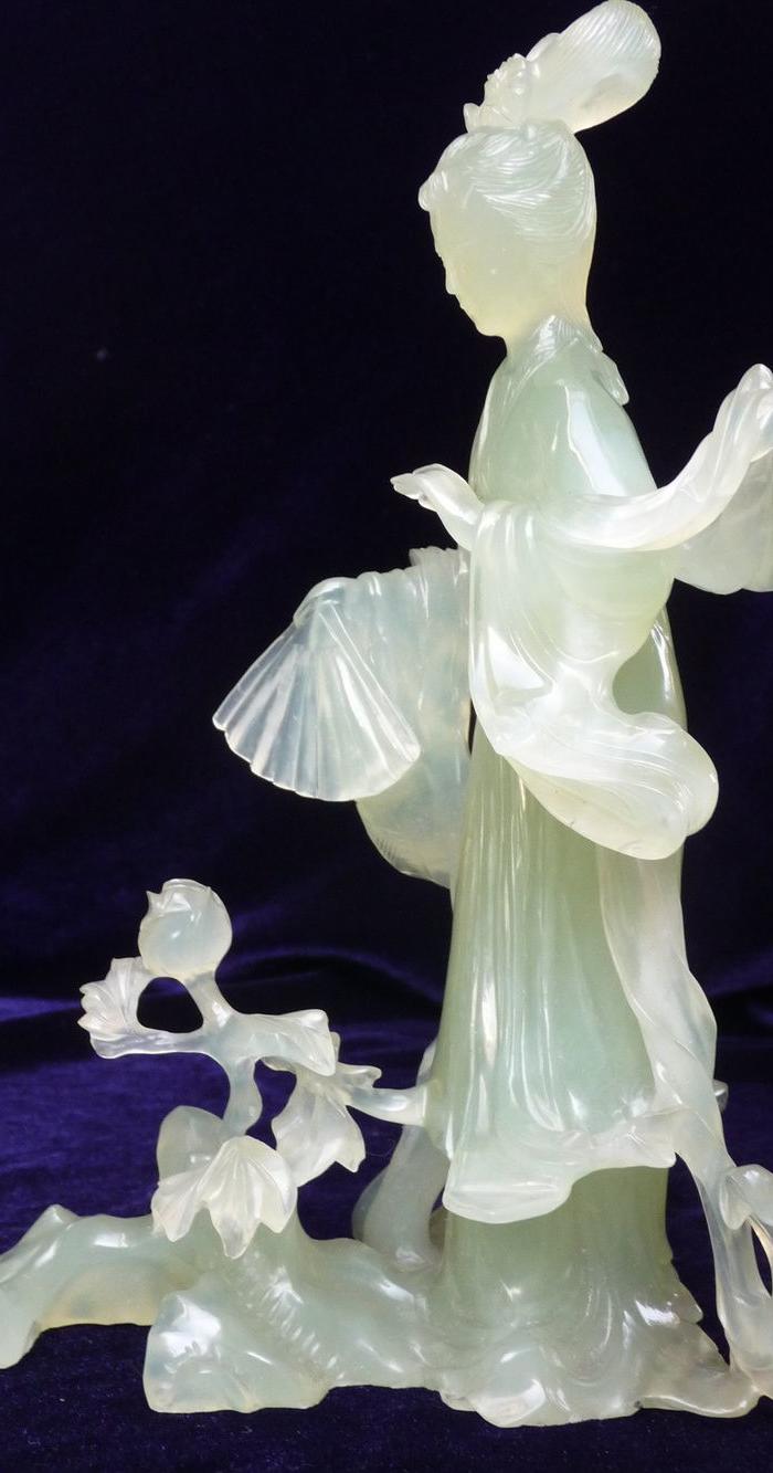 玉雕仙女立像