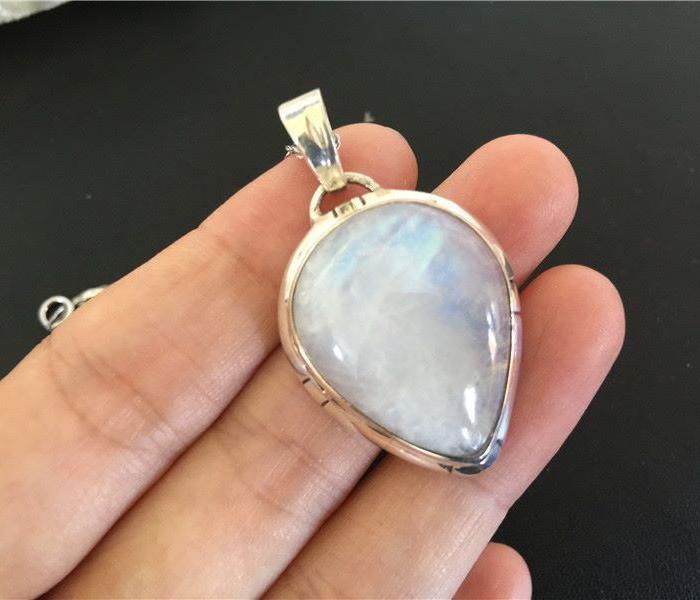 925银嵌月亮石项坠11.69克