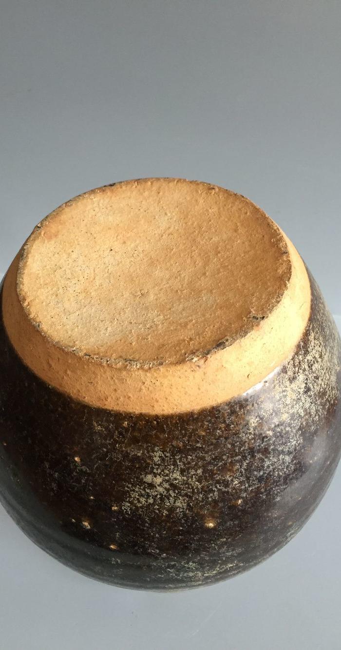 华夏古玩城 瓷器 高古 > 宋酱釉罐 年代:宋代 艺术类别:单色釉 表现