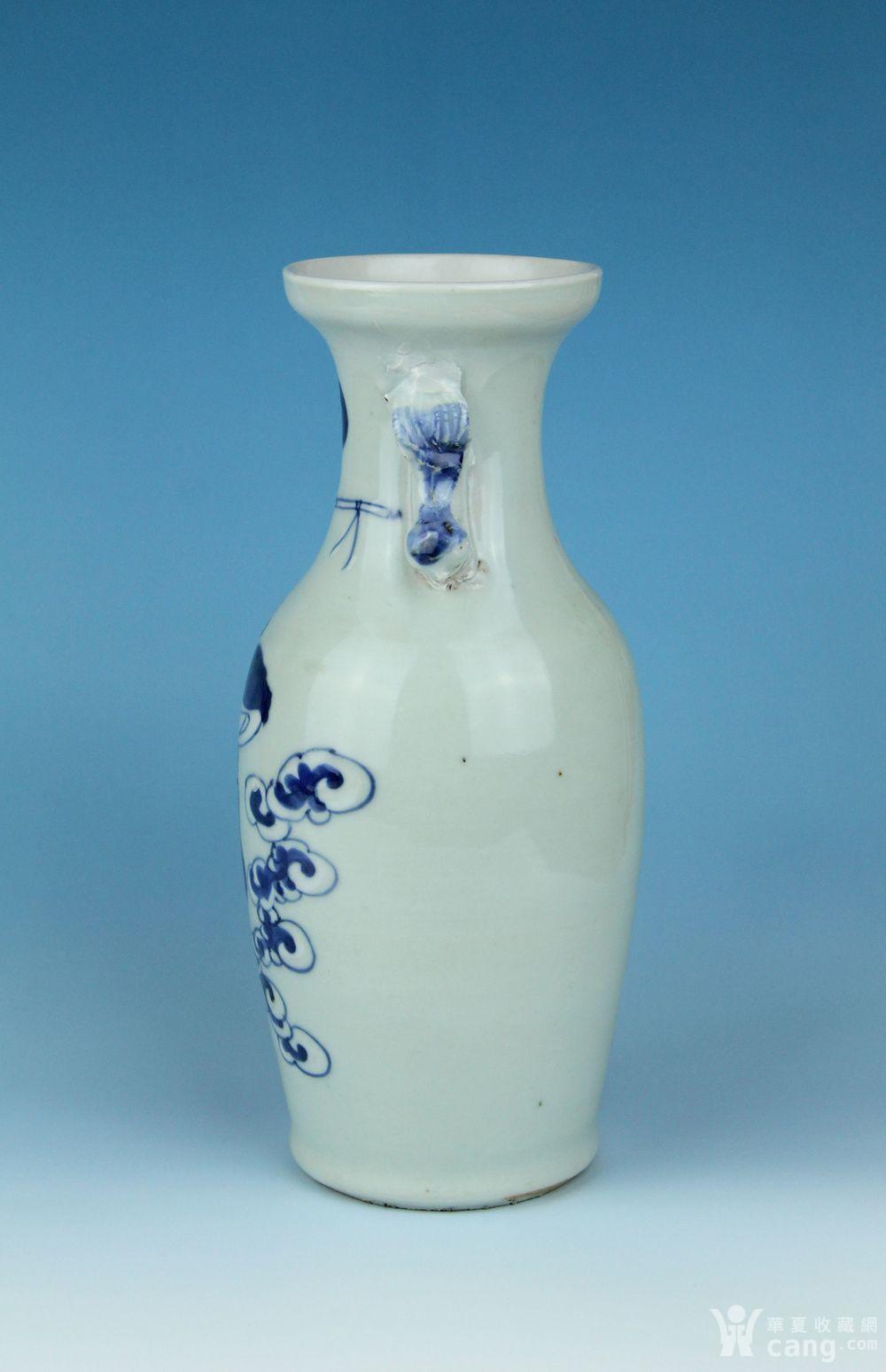 晚清 豆青釉青花人物狮耳瓶