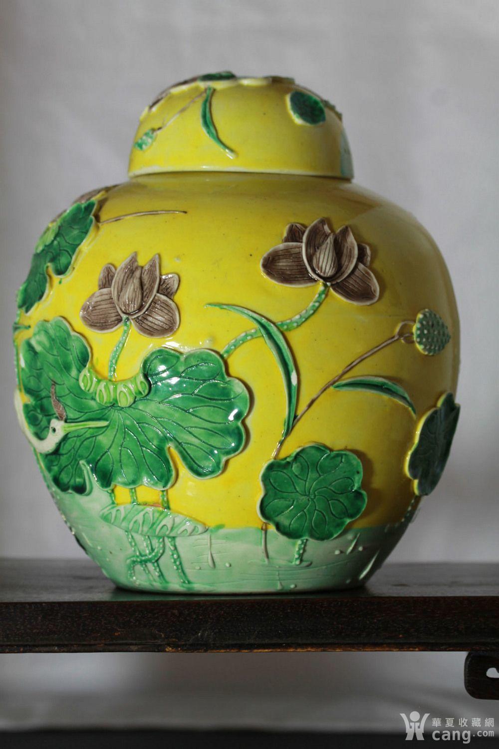 【民国】王柄荣一路连科纹黄釉雕瓷罐一对