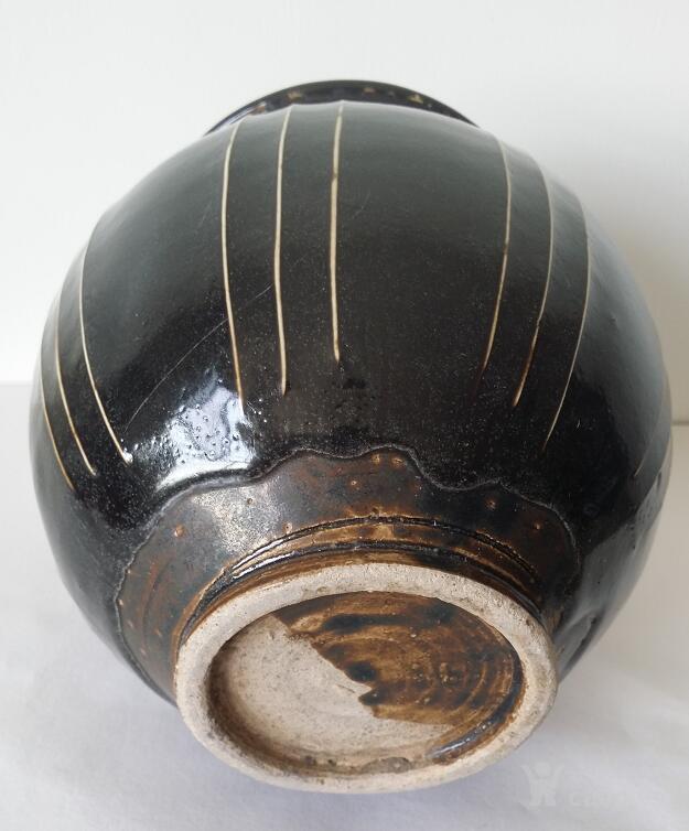 华夏古玩城 瓷器 高古 > 宋定窑黑釉线条双耳罐 年代:宋代 艺术类别