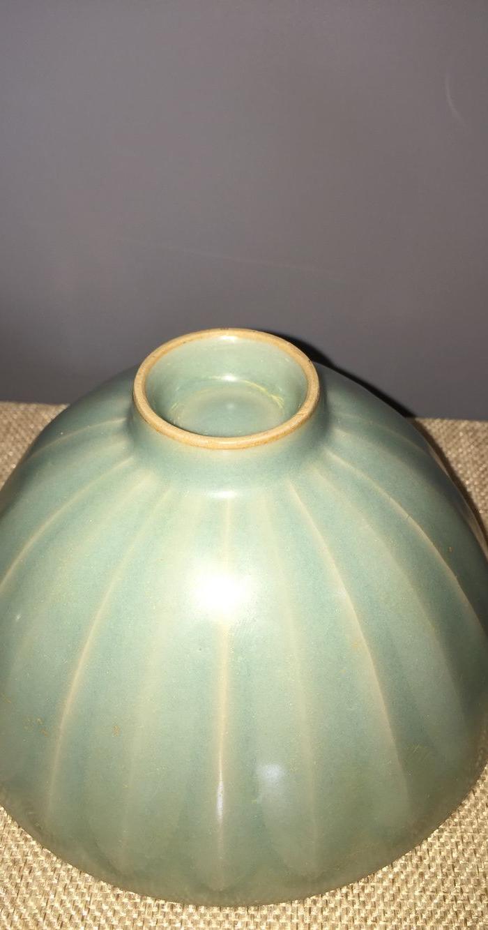 华夏古玩城 瓷器 高古 > 宋 龙泉粉青釉莲瓣碗一对 年代:宋代 艺术