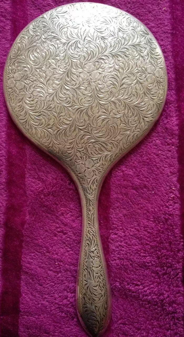 华夏古玩城 钟表西洋器 金银器 > 欧洲纯银錾刻老梳妆镜(银标全)