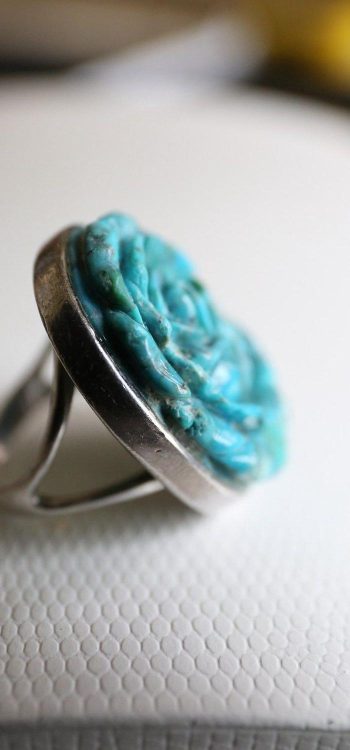 华夏古玩城 珠宝 松石 > 硕大雕花老松石银戒指 20克 【国内现货】