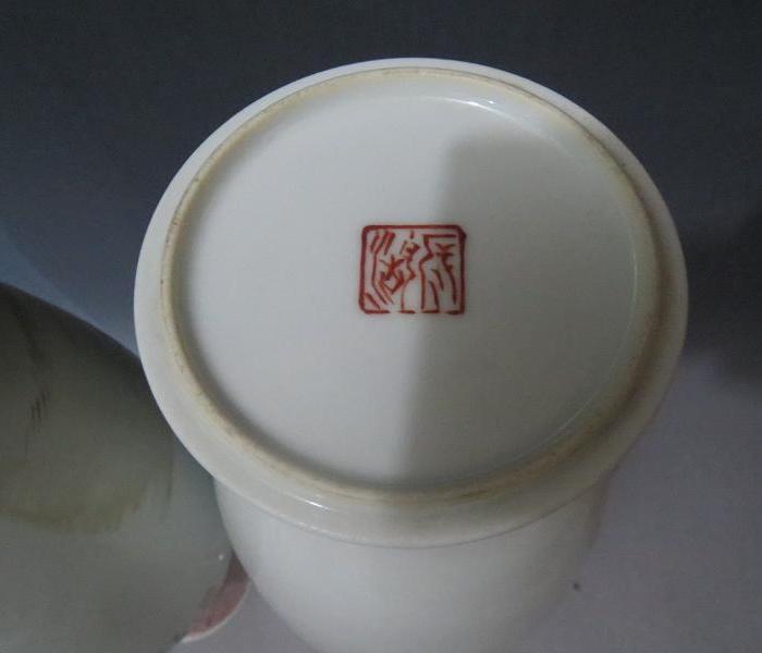 华夏古玩城 瓷器 民国 > 王步粉彩渊明赏菊人物纹观音瓶 一对  年代
