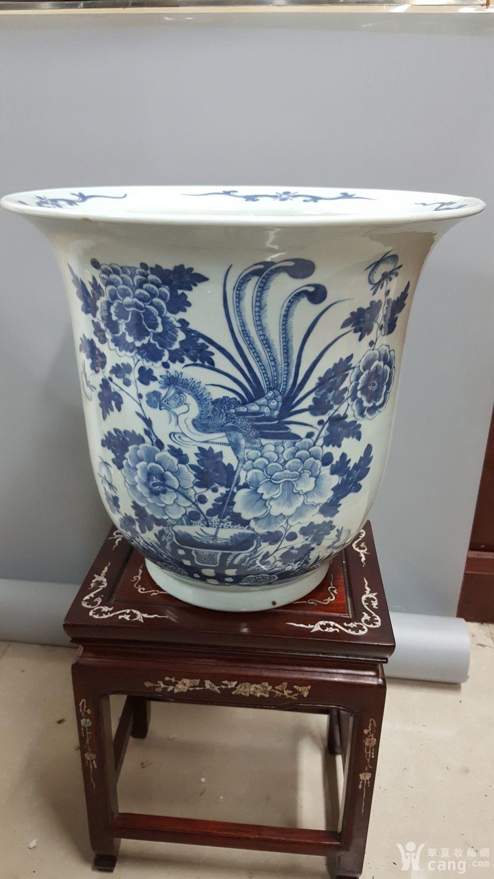 清中期 豆青釉 凤凰牡丹大花盆