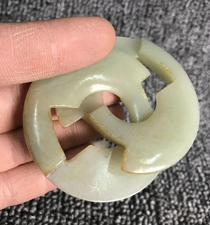 古玉老玉清代和田山料青白玉蚩尤袈裟环天机环配饰挂件老玉器