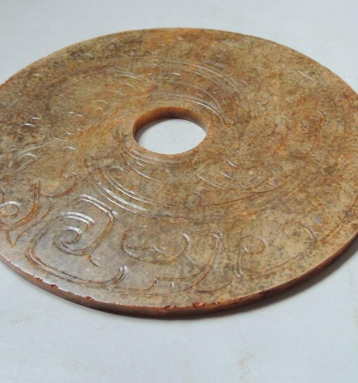 西周夔龙纹大玉璧