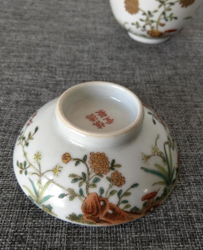 清道光慎德堂制款粉彩花卉盖碗一对