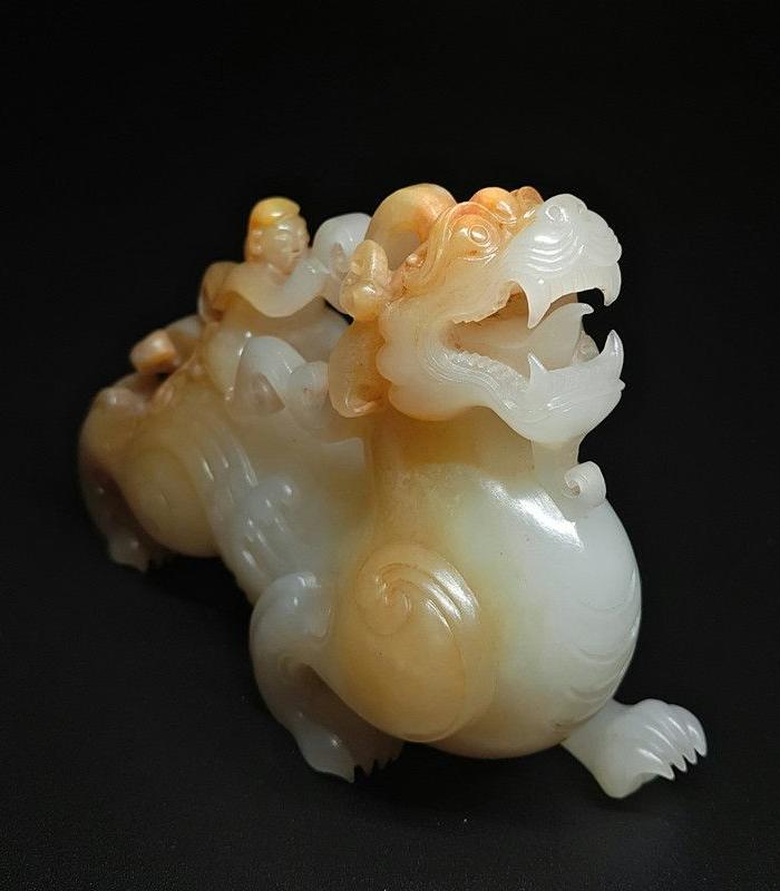 白玉羽人骑兽摆件