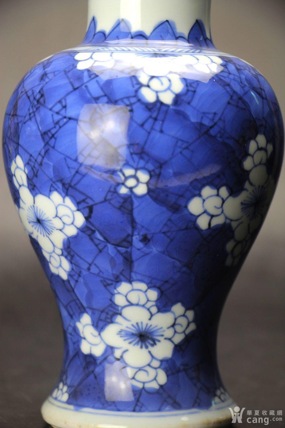 清康熙青花留白冰梅花纹瓶