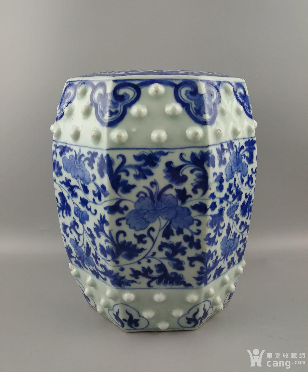 清嘉庆 青花缠枝牡丹纹八分鼓墩式迎手