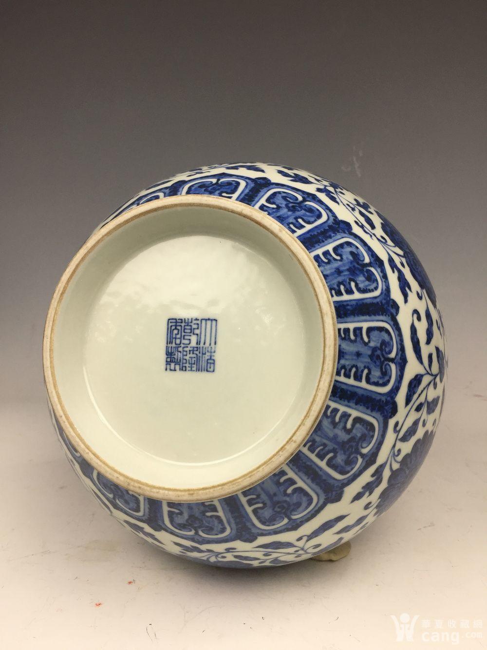 工艺品 瓷器 清 青花缠枝莲蕉叶纹赏瓶 底款:大清乾隆年制