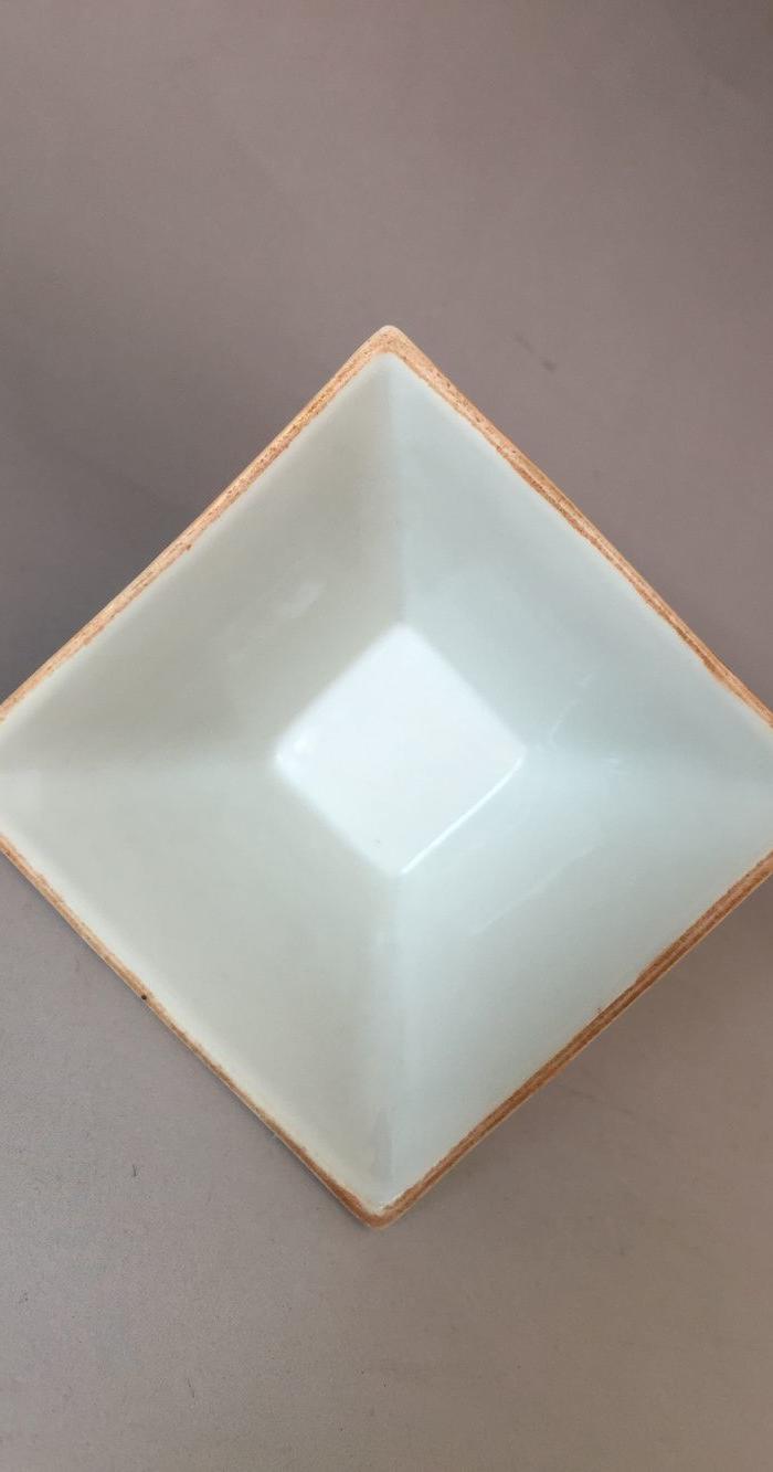 清中期粉彩方斗杯