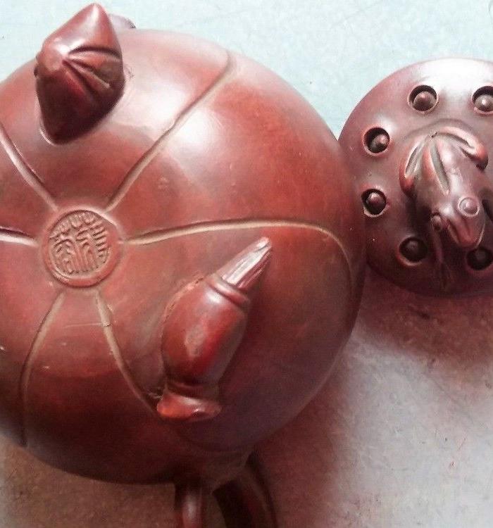 名家作品 蒋蓉制作的紫砂壶:荷花上的青蛙