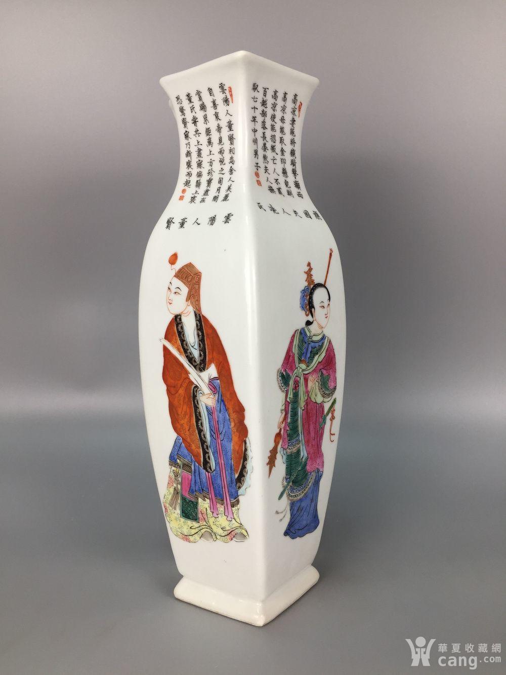 瓷器 明 粉彩无双谱人物故事诗文双联瓶