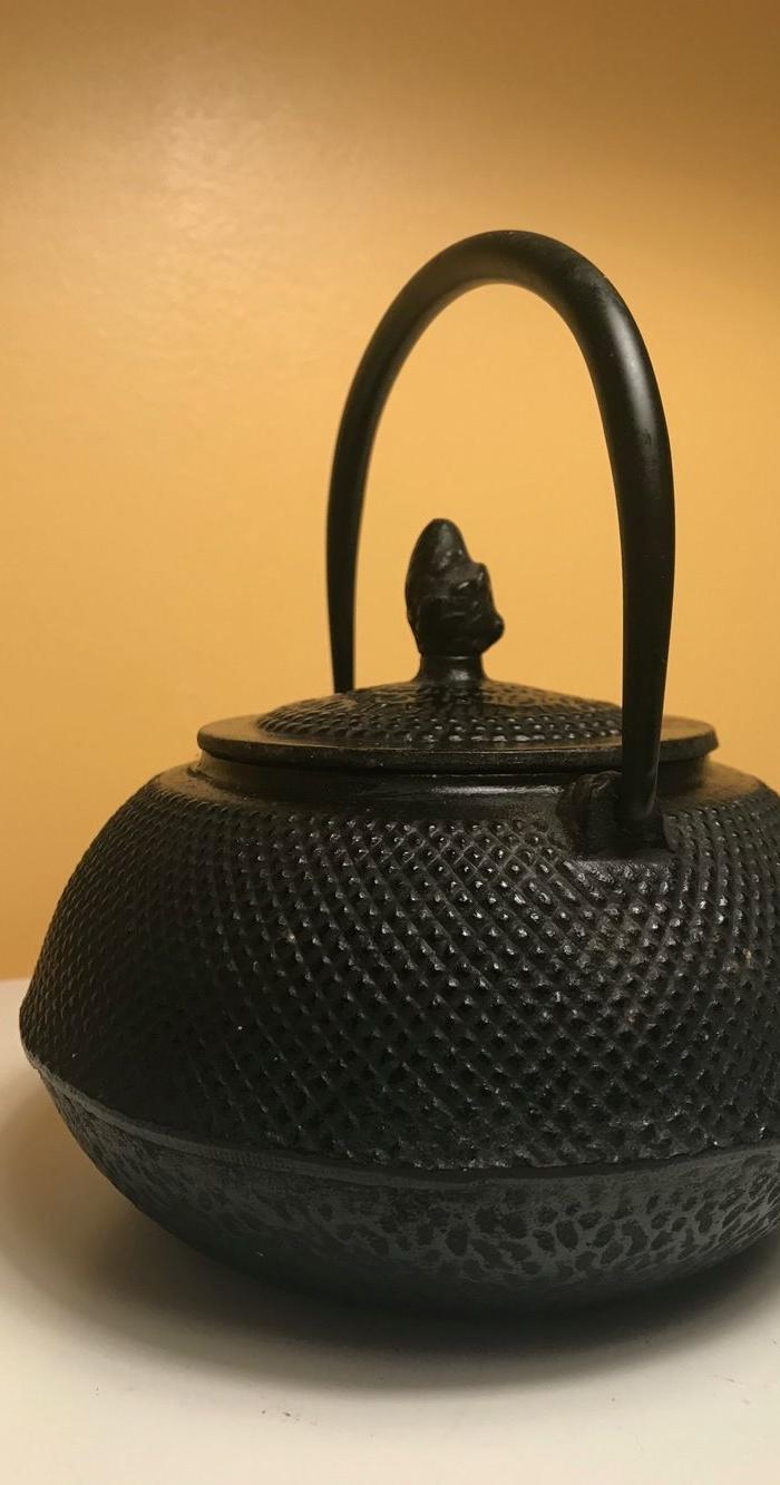 日本茶道的经典道具铁壶 铁瓶