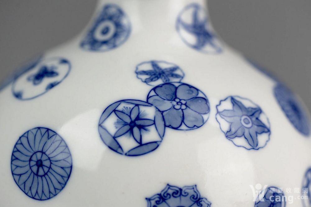 清雍正淡描青花皮球花天球瓶