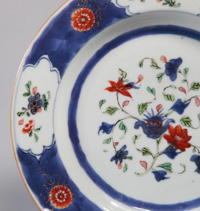 华夏古玩城 瓷器 明清 > 清早期康熙洒蓝青花五彩花卉盘23cm全品 画工