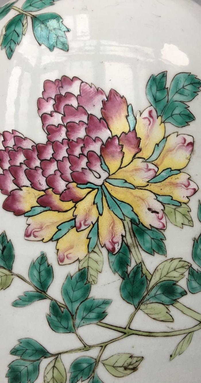 清同治粉彩富贵牡丹纹双耳大瓶