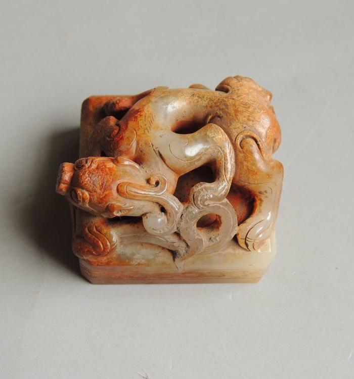 精美西汉螭龙玉印章