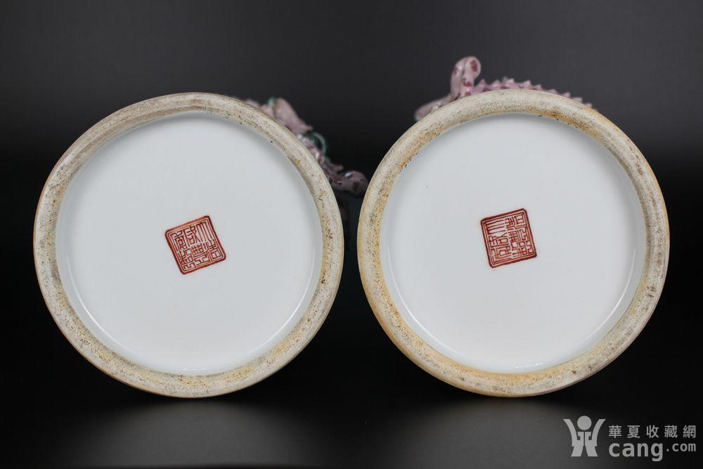 清 大清咸丰年制 红款,粉彩人物螭龙帽筒一对