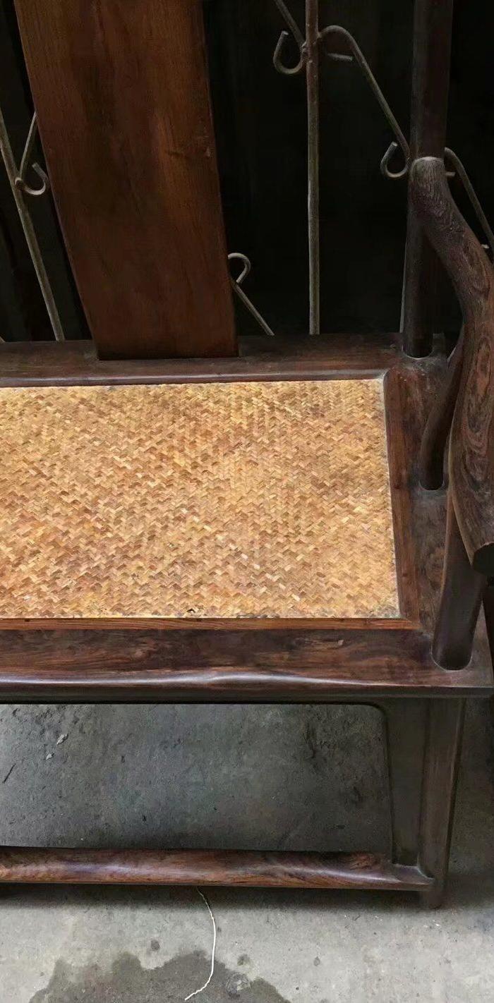 华夏古玩城 木器 黄花梨 > 明代海南黄花梨四出头椅 表现形式:家具