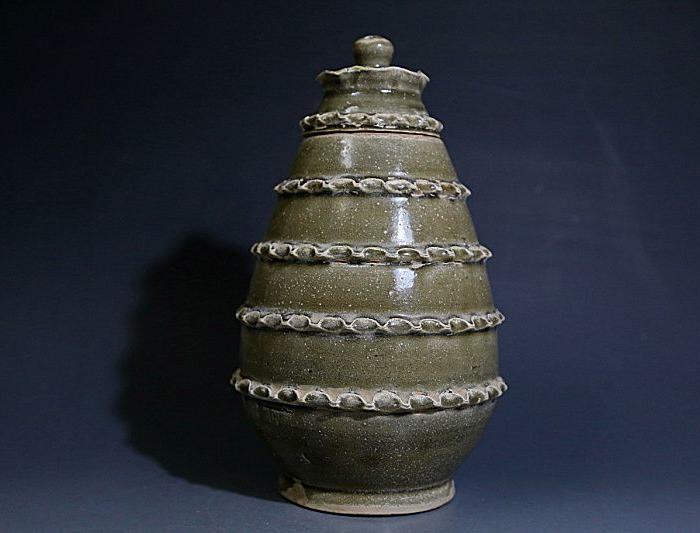 越窑青瓷塔形盖罐