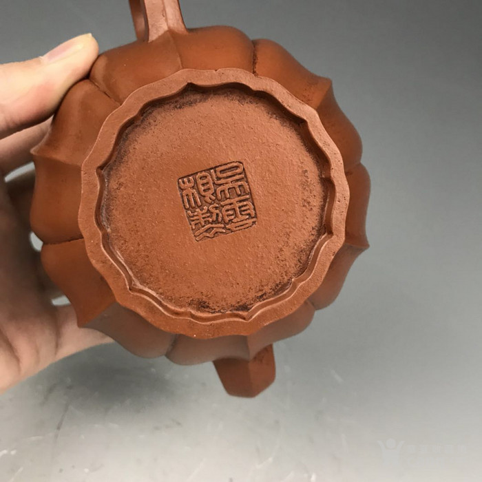 中国近代名家 吴云根制棱形紫砂壶