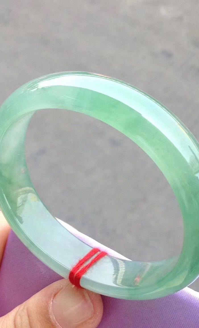 华夏古玩城 玉器 翡翠 > 冰晴绿贵妃手镯,特惠价101400元