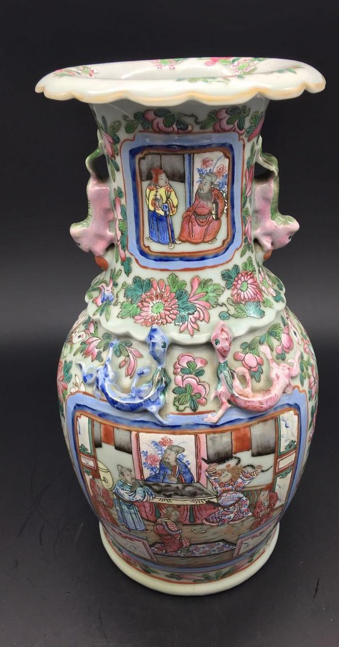 清代人物开光葵口狮耳全品大瓶